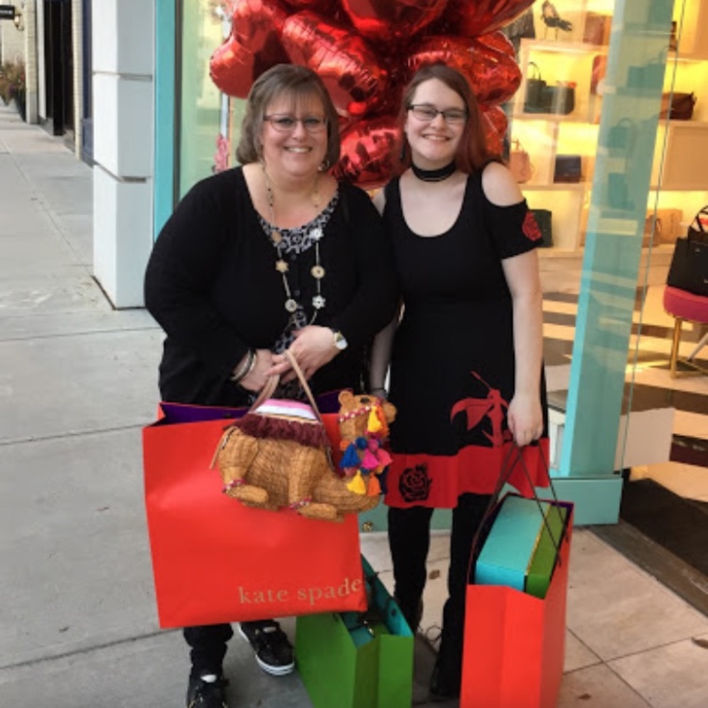 Meet your Posher, Laurie